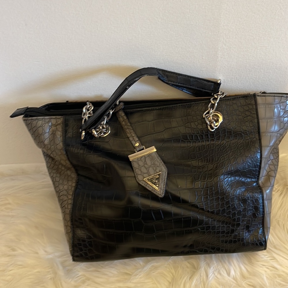 Guess Bag - Picture 3 of 4